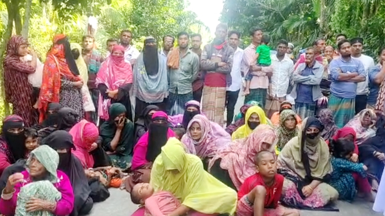 বঙ্গোপসাগরে নিখোঁজ ১৩ জেলে, উদ্ধার অভিযানের দাবিতে সড়ক অবরোধ